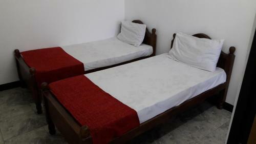 Hostal Yaarl Holiday Inn