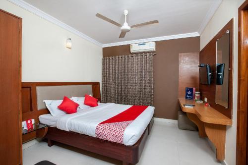 Hotel Oyo Rooms Santhome High Road