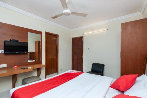 Hotel Oyo Rooms Santhome High Road