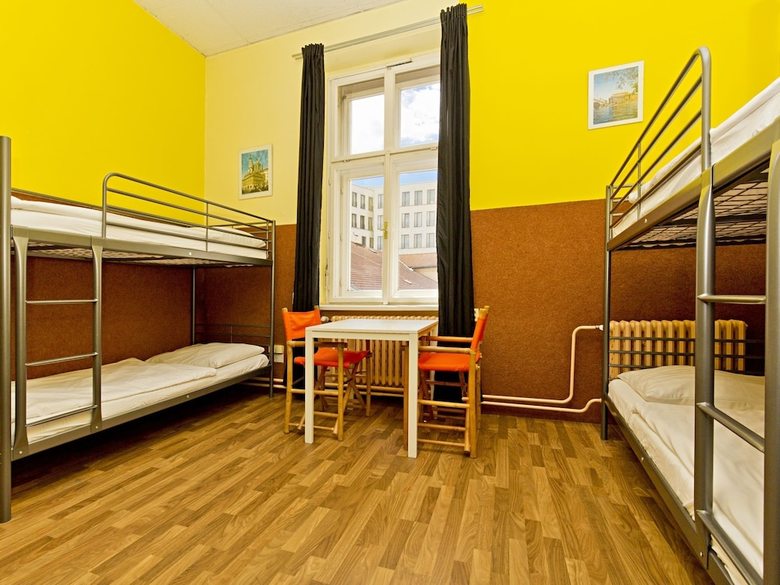 Hostal A Plus Hotel & Hostel