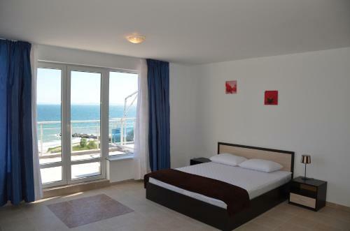 Oasis Laguna Apartments