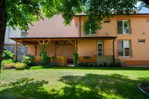 Hostal Penzion Reos