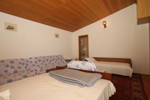 Hostal Triple Room Baska Voda 6748b