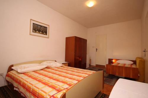 Hostal Triple Room Baska Voda 6748b