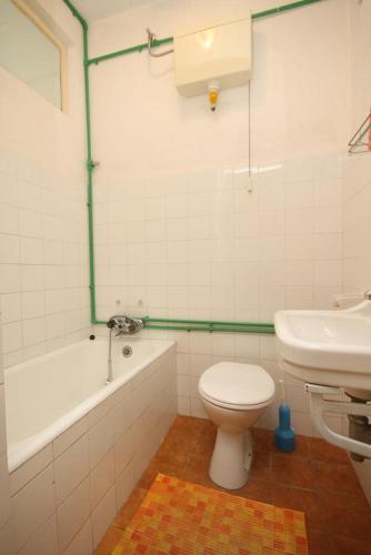 Hostal Triple Room Baska Voda 6748b