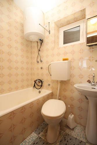 Hostal Triple Room Baska Voda 6748b