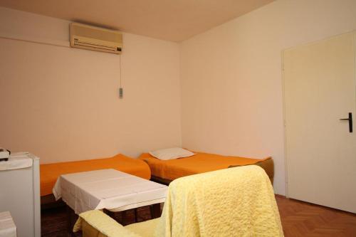 Hostal Triple Room Baska Voda 6748a
