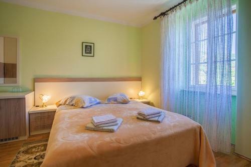 Hostal Rooms With A Parking Space Cres - 2512