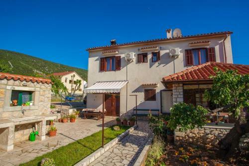 Hostal Rooms With A Parking Space Cres - 2512