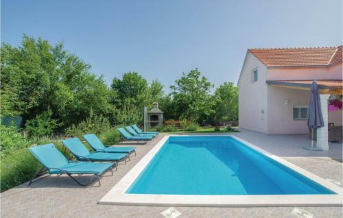 Holiday Home Dugopolje 01