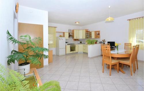 Holiday Home Dugopolje 01
