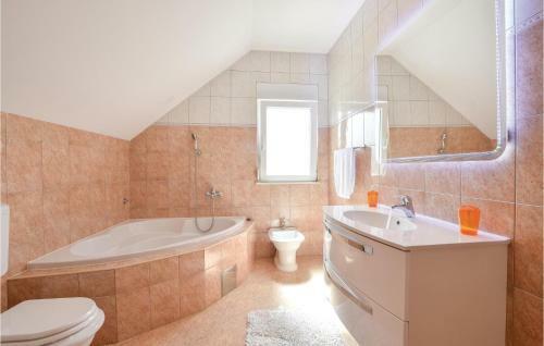 Holiday Home Dugopolje 01