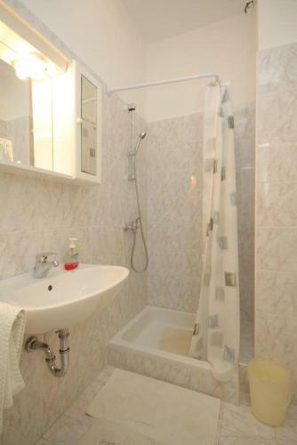 Hostal Double Room Medveja 7775a