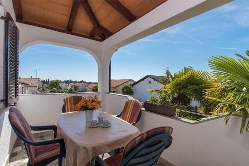 Hostal Apartments With A Parking Space Novigrad - 2536