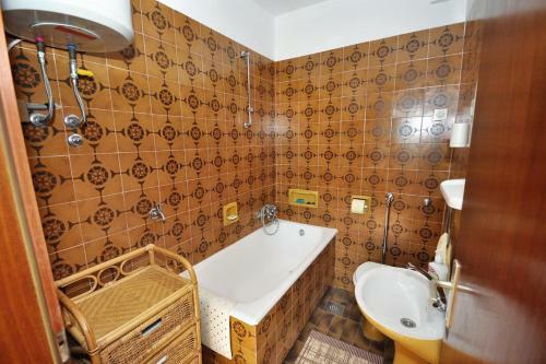 Apartments By The Sea Zavode (omis) - 1022
