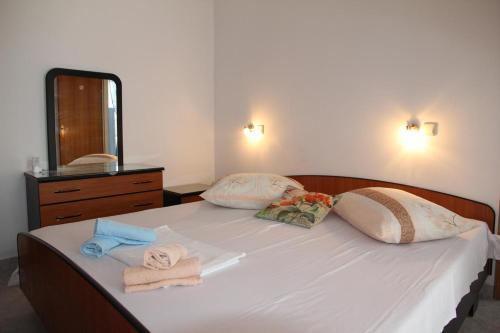 Apartments By The Sea Zavode (omis) - 1021