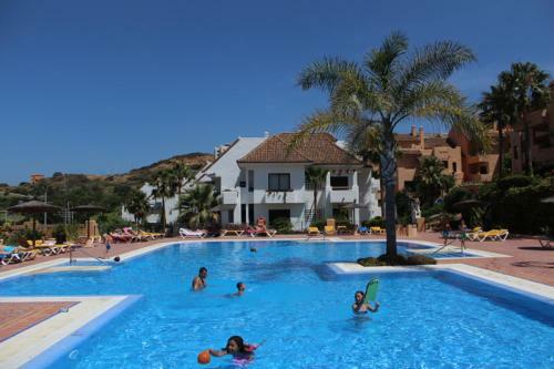 Duquesa Village Apartemento 2114