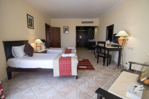 Hotel Royal Tulip Beach Resort