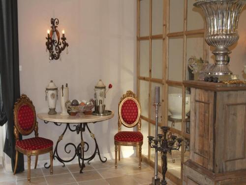 Holiday Home Pont Saint Esprit With Fireplace 03