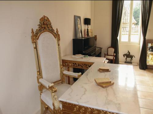 Holiday Home Pont Saint Esprit With Fireplace 03