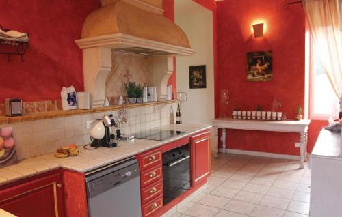 Holiday Home Pont Saint Esprit With Fireplace 03
