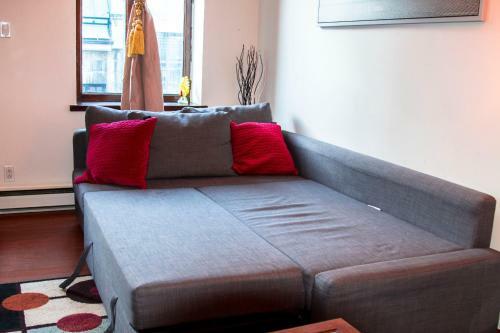 Cozy Apartment In Montreal's Heart