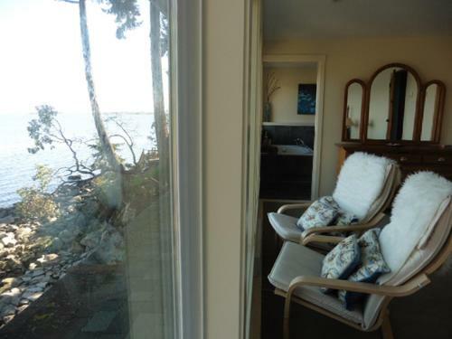 Dolphin Beach Oceanfront Cottage