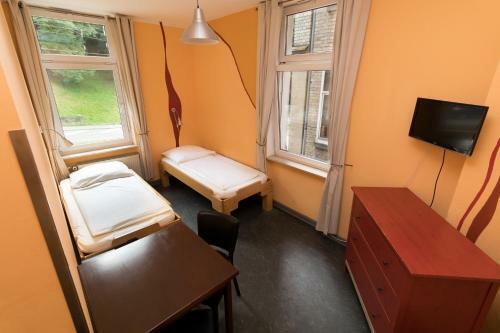 Hostal Alex 30 Hostel