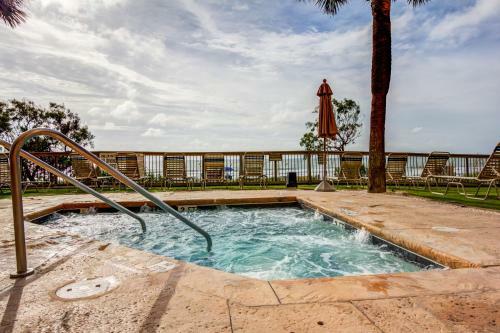 The Island Vista 910 Apartment