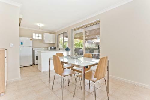 Villa Brentwood Short Stays