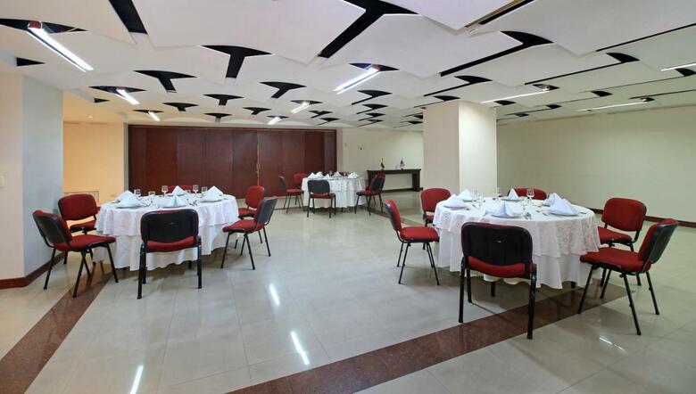 Hotel Windsor House Inn By Geh Suites