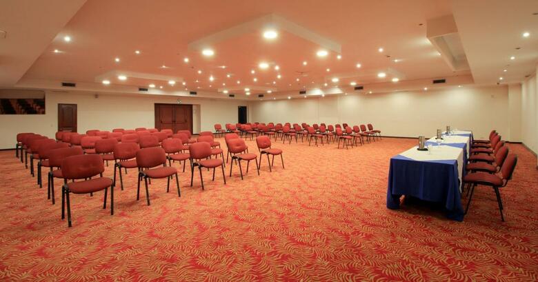 Hotel Windsor House Inn By Geh Suites