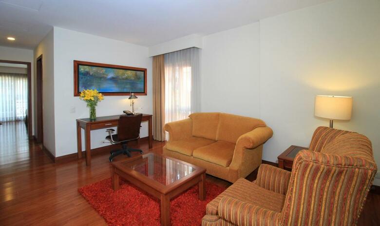 Hotel Windsor House Inn By Geh Suites