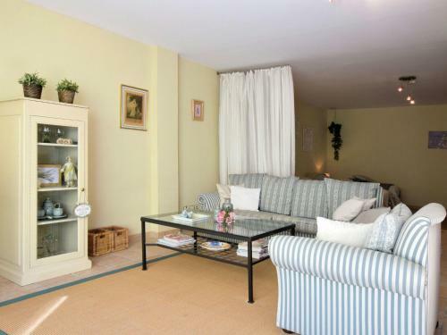 Cozy Apartment In Marbella With Swimming Pool