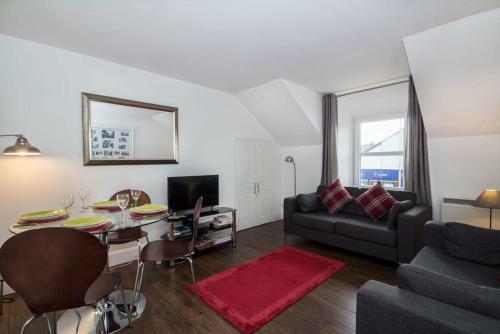 40 Tomnahurich Street Apartment