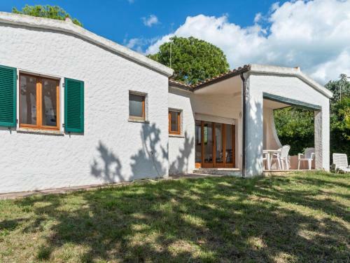 Peaceful Holiday Home With Fireplace, Garden And Parking