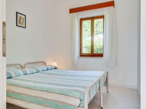 Peaceful Holiday Home With Fireplace, Garden And Parking