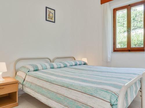 Peaceful Holiday Home With Fireplace, Garden And Parking