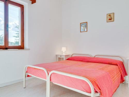 Peaceful Holiday Home With Fireplace, Garden And Parking