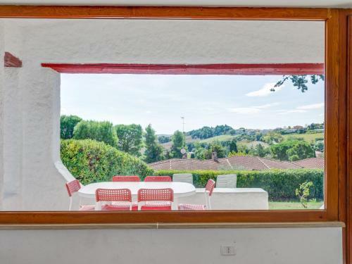 Peaceful Holiday Home With Fireplace, Garden And Parking