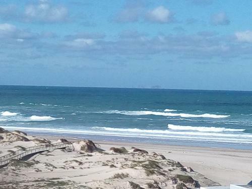 Praia Del Rey Bythe Pools