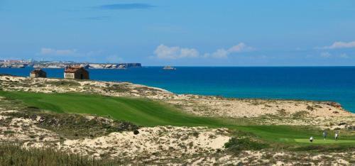 Praia Del Rey Bythe Pools