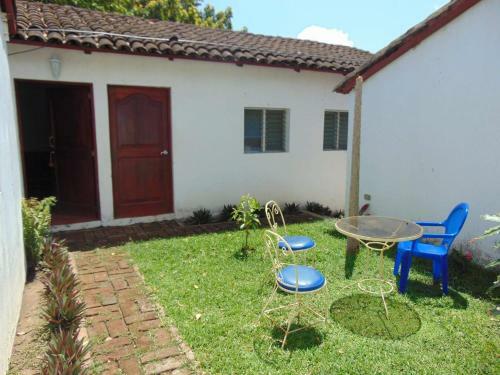 Hotel Island Guesthouse & Caf�