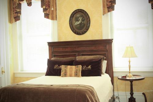 Dupont Mansion Historic Bed And Breakfast