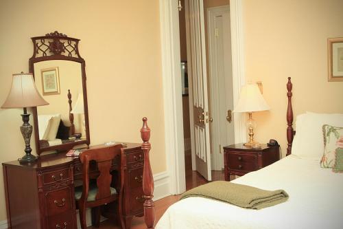 Dupont Mansion Historic Bed And Breakfast