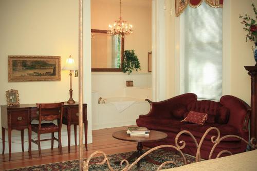 Dupont Mansion Historic Bed And Breakfast