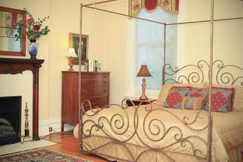 Dupont Mansion Historic Bed And Breakfast