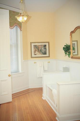 Dupont Mansion Historic Bed And Breakfast