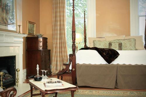 Dupont Mansion Historic Bed And Breakfast