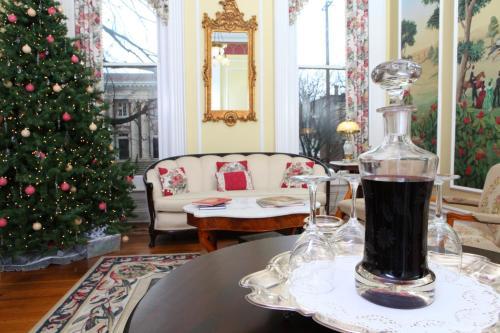 Dupont Mansion Historic Bed And Breakfast